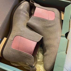 Toms suede boots